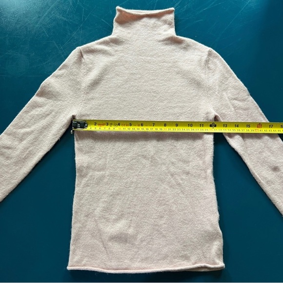 Aritzia Wilfred Darling Turtleneck Sweater - Picture 2 of 11